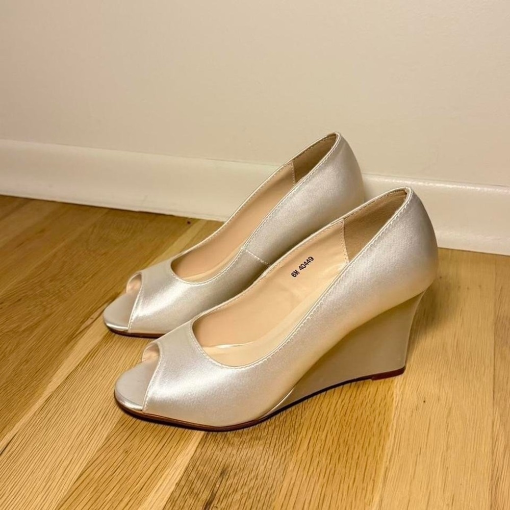 White Satin‎ Bridal Wedge Heels | Benjamin Walk Dyeables | Size 6 | New